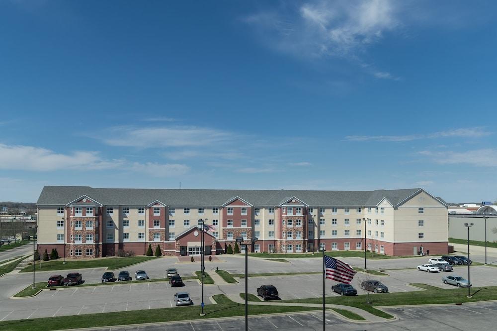 Homewood Suites By Hilton Cedar Rapids-North Екстериор снимка