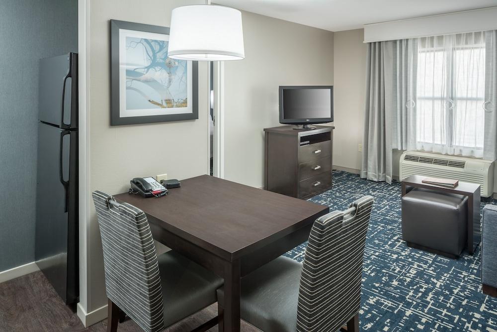 Homewood Suites By Hilton Cedar Rapids-North Екстериор снимка