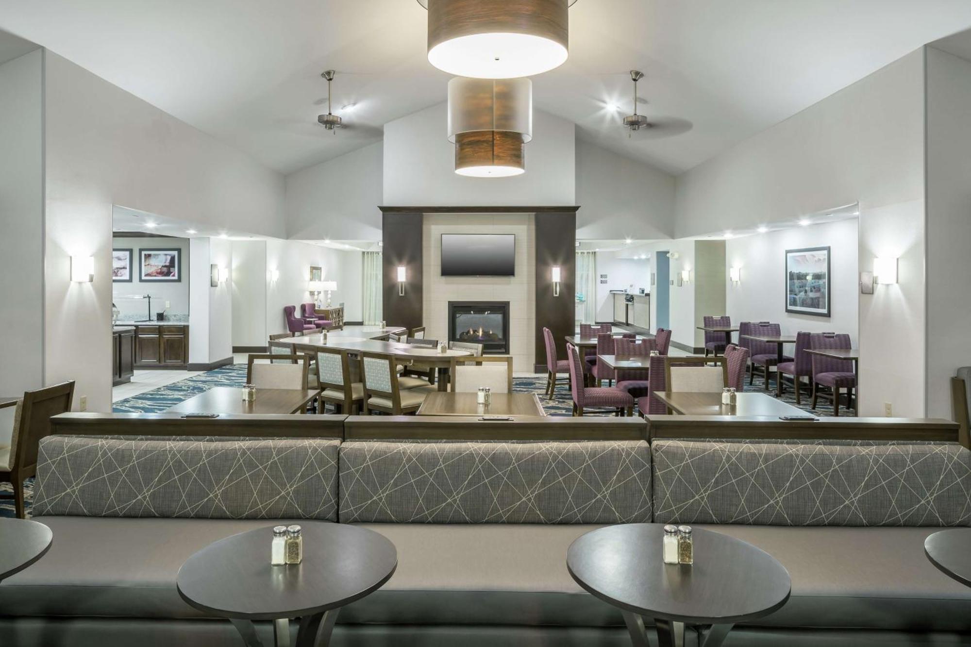 Homewood Suites By Hilton Cedar Rapids-North Екстериор снимка